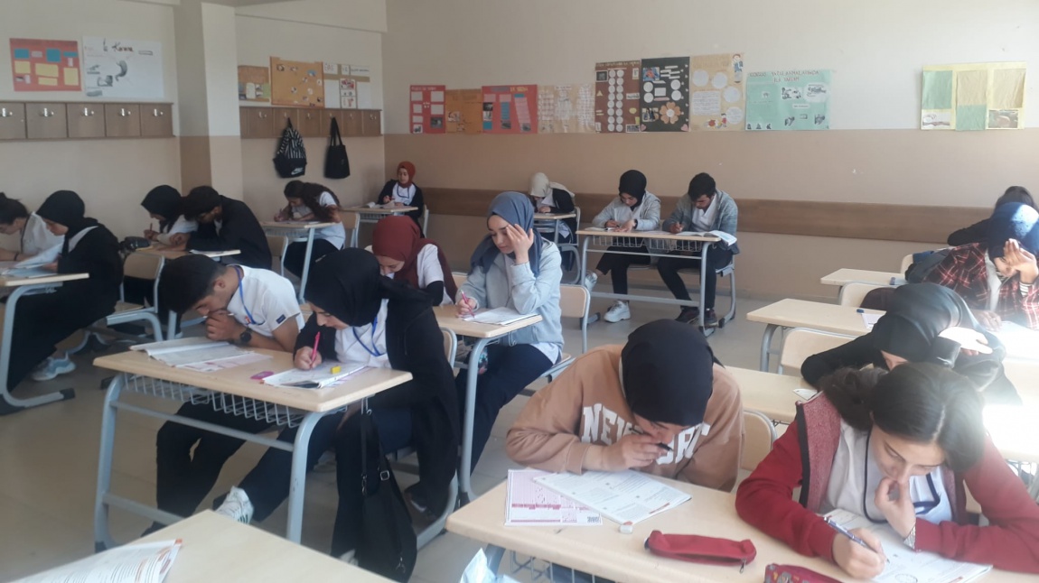 12. Sınıf öğrencilerimize üniversite sınavına yönelik TYT deneme sınavı yapıldı.